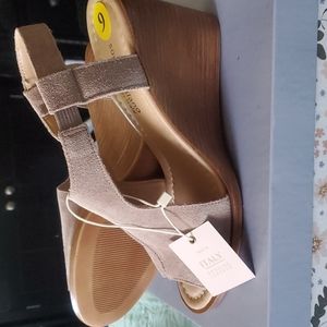 Size 9 wedge suade/leather Italian sandle